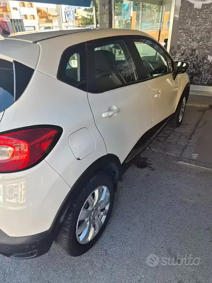 Usata Renault Captur 110 CV (80 kW) 2017 Giallo SUV