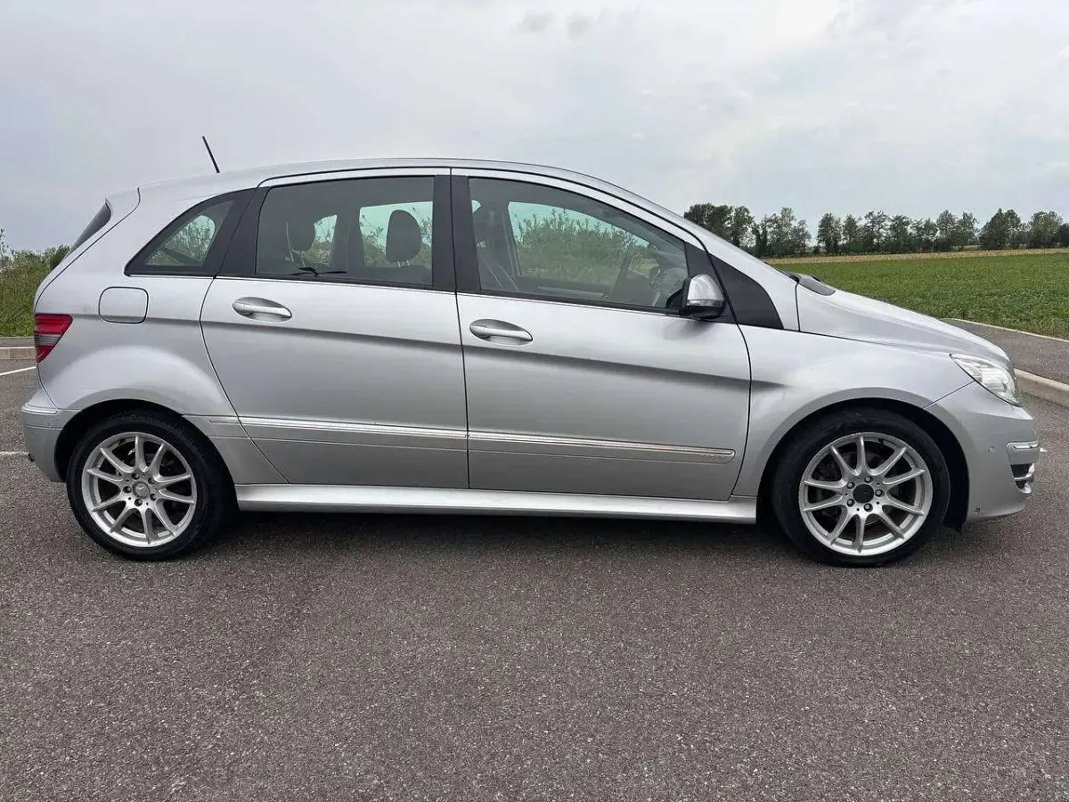 Usata Mercedes B180 109 CV (80 kW) 2008 Grigio Monovolume