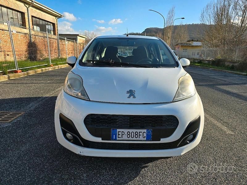 Usata Peugeot 107 68 CV (50 kW) 2013 Bianco Utilitaria