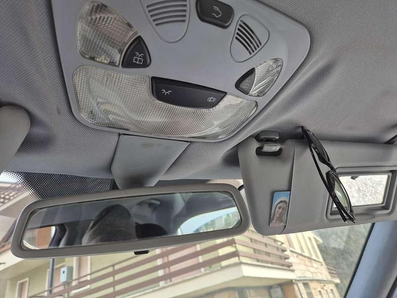 Usata Mercedes C220 Classic 143 CV (105 kW) 2003 Argento Berlina