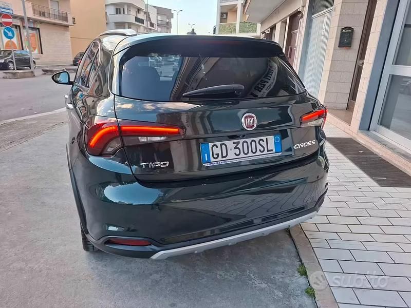 Usata Fiat Tipo Cross 131 CV (96 kW) 2021 Verde Berlina