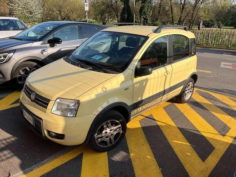 Usata Fiat Panda Climbing 52 CV (38 kW) 2009 Giallo Utilitaria