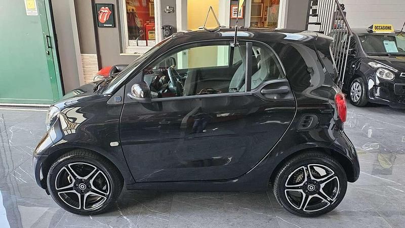 Usata Smart ForTwo Coupé Passion 41 kW (56 CV) 2021 Nero Utilitaria
