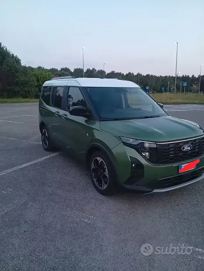 Usata Ford Courier 2024 Verde Monovolume