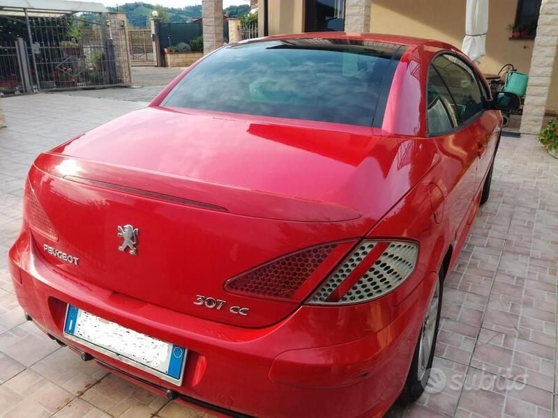 Usata Peugeot 307 CC 136 CV (100 kW) 2004 Rosso Cabrio