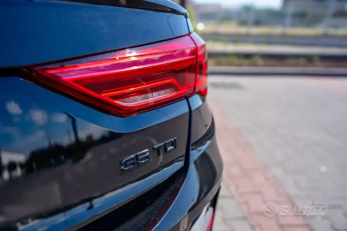 Usata Audi Q3 Sportback Black Edition 150 CV (110 kW) 2023 Nero SUV