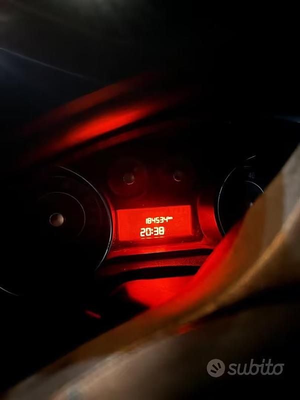 Usata Fiat Punto 77 CV (56 kW) 2010 Bianco Utilitaria