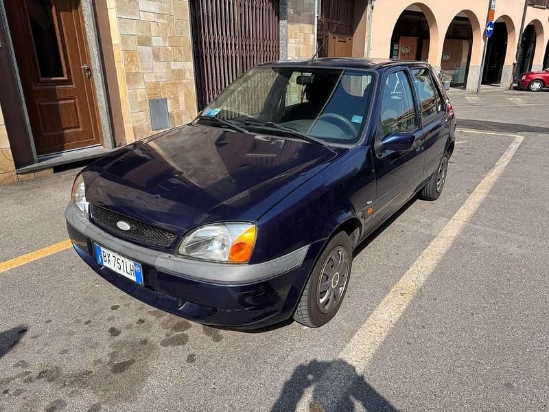 Usata Ford Fiesta Ghia 75 CV (55 kW) 2002 Blu/azzurro Utilitaria