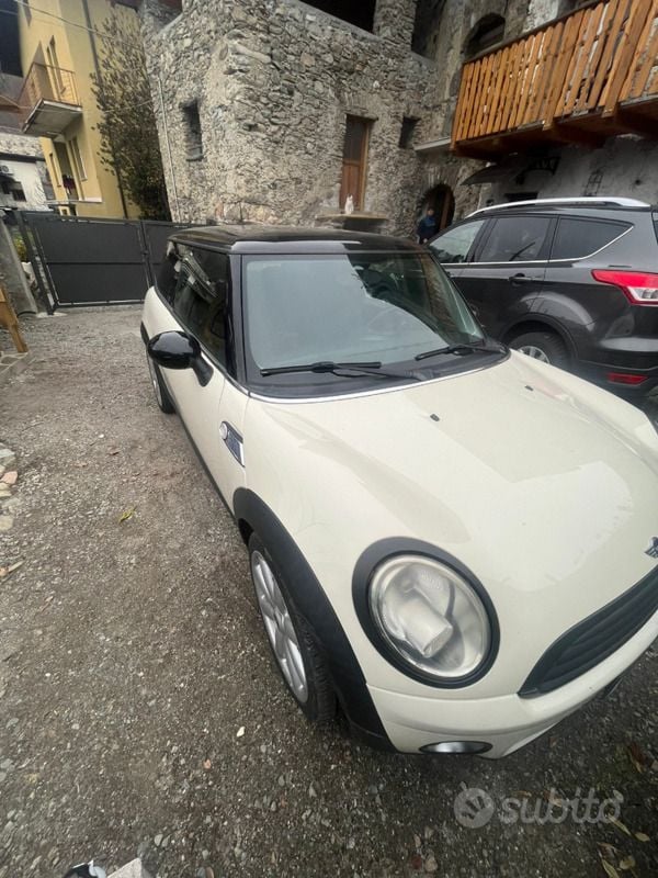 Beige Usata 2009 Mini Cooper D Due volumi | 3900 € (Buon prezzo) - Immagine 1/4