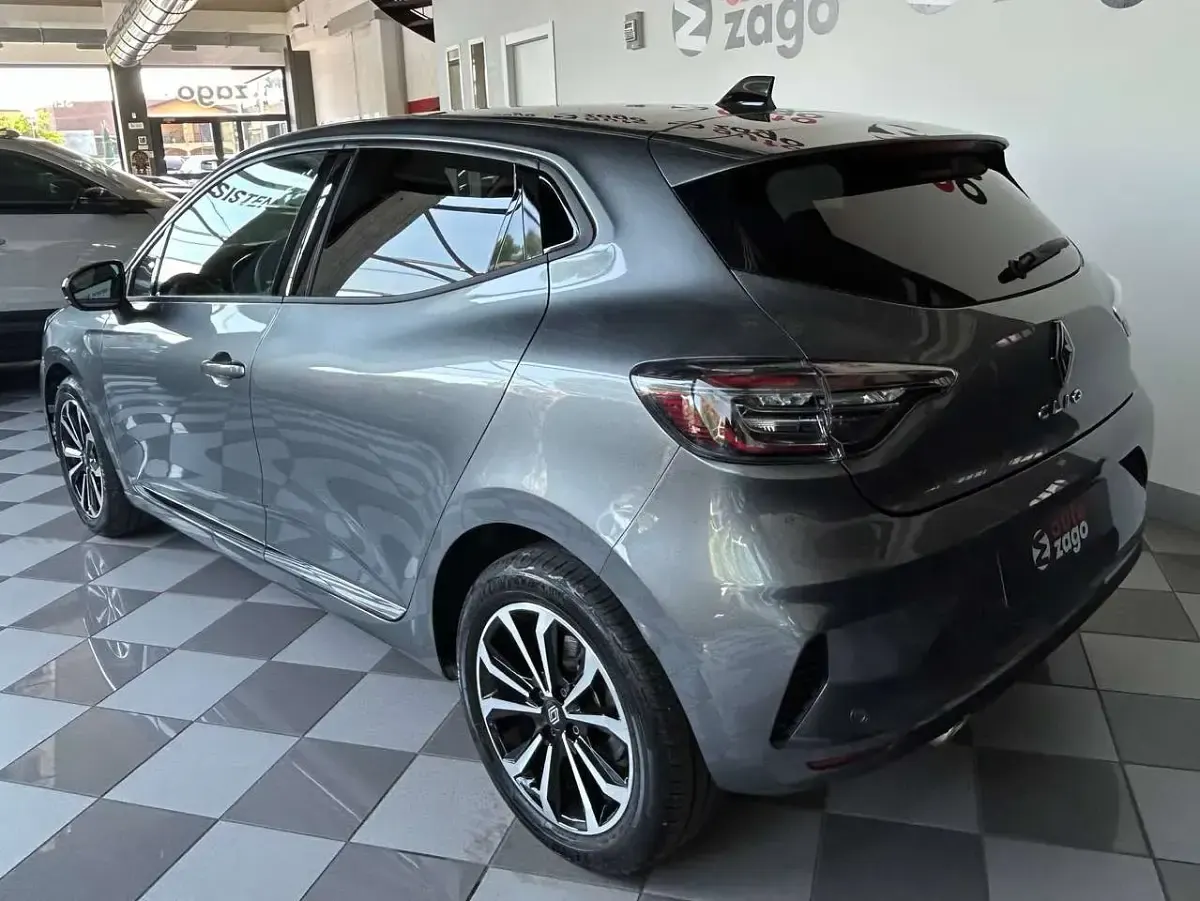 Usata Renault Clio V Techno 91 CV (66 kW) 2025 Grigio metallizzato Berlina