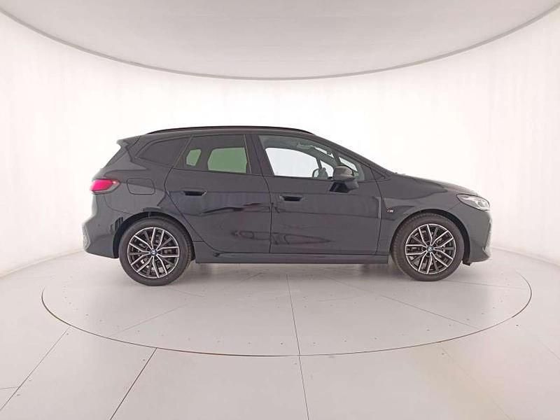 Usata BMW 218 Active Tourer M Sport 150 CV (110 kW) 2025 Black sapphire metallizzato Monovolume