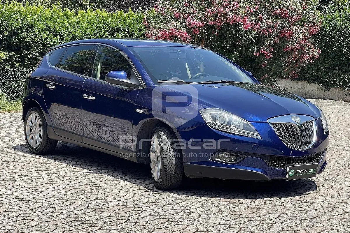 Usata Lancia Delta 190 CV (139 kW) 2010 Blu Utilitaria