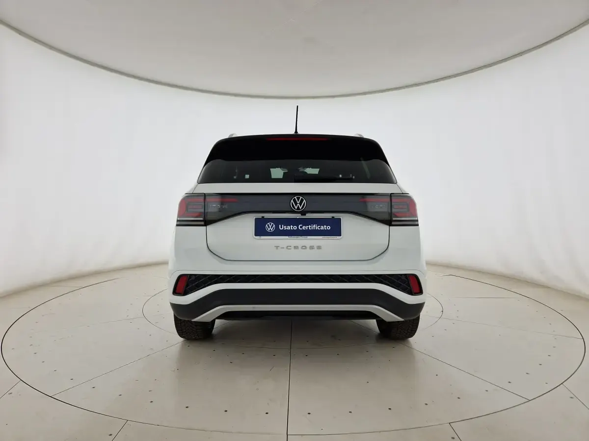 Usata VW T-Cross R-line 115 CV (84 kW) 2024 Pure white SUV