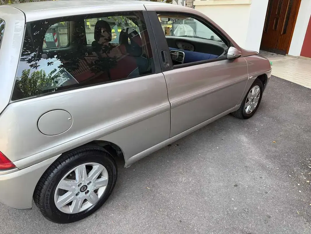 Usata Lancia 2000 60 CV (44 kW) 2003 Berlina