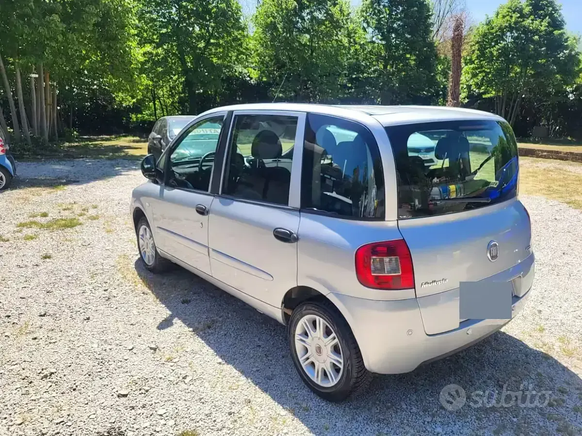 Usata Fiat Multipla 103 CV (75 kW) 2008 Grigio Monovolume