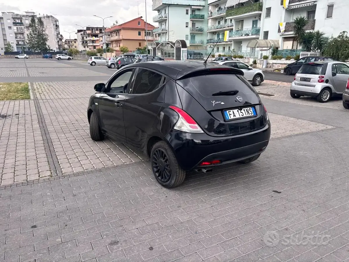 Usata Lancia Ypsilon S 95 CV (69 kW) 2015 Nero Utilitaria