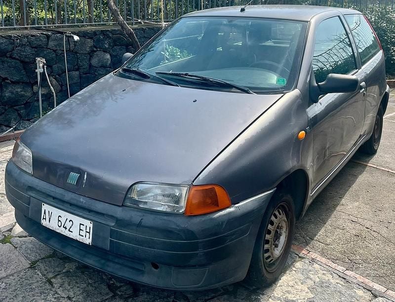 Grigio Usata 1997 Fiat Punto Due volumi | 600 € (Ottimo prezzo) - Immagine 1/4