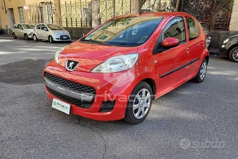 Usata Peugeot 107 68 CV (50 kW) 2009 Rosso Utilitaria