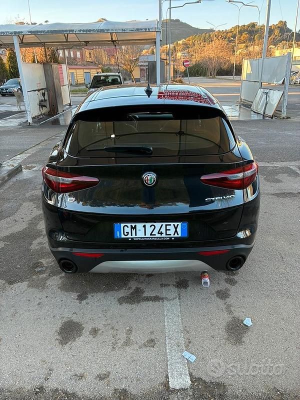 Usado Alfa Romeo Stelvio Business 190 CV (139 kW) 2022 Negro SUV