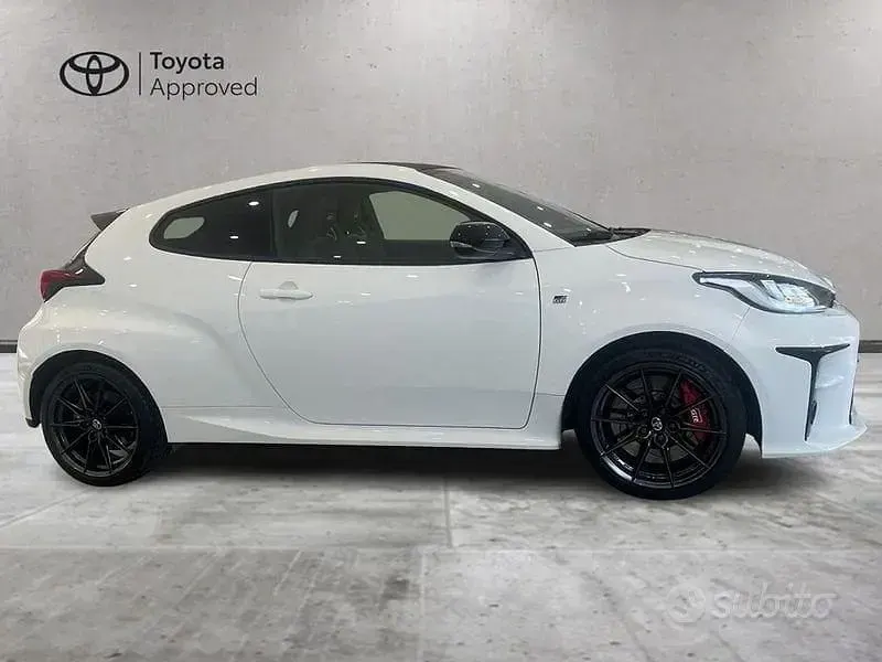 Usado Toyota Yaris 261 CV (191 kW) 2022 Blanco Utilitario
