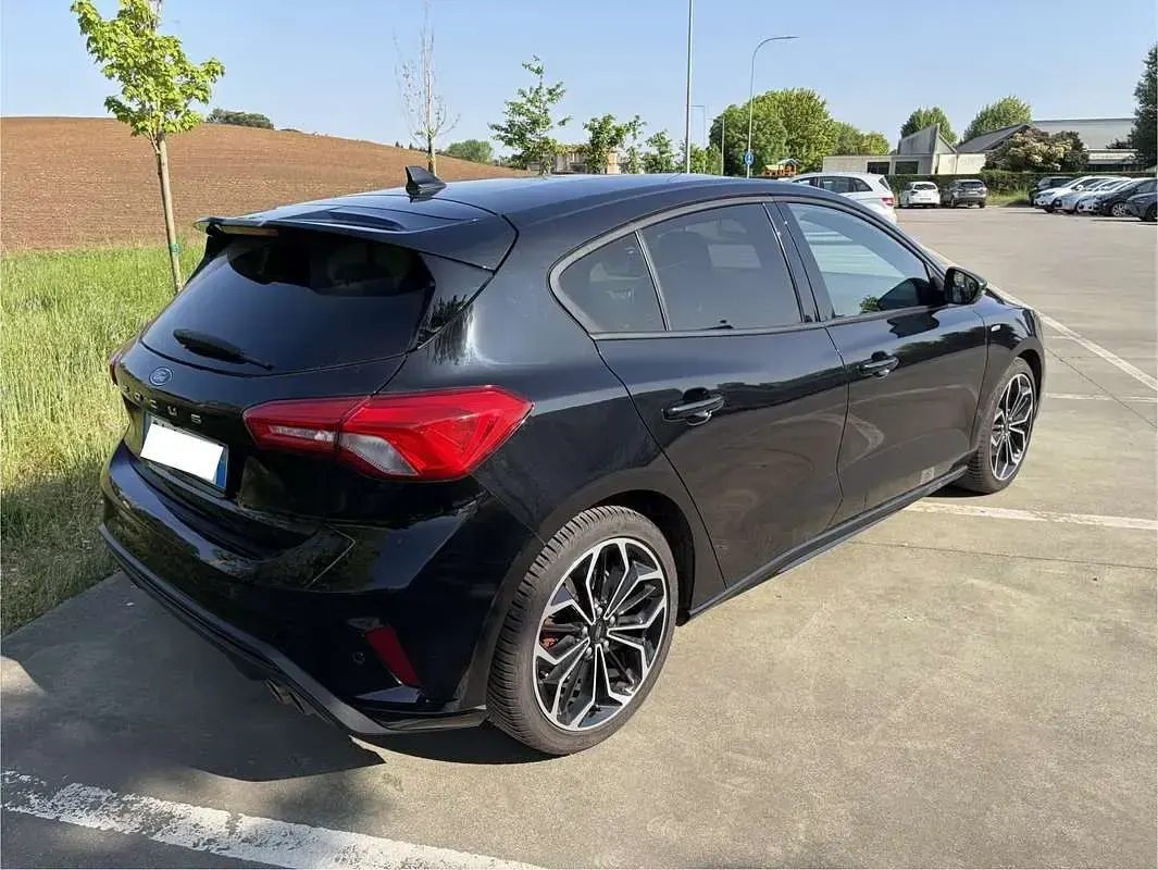 Usata Ford Focus ST-Line 125 CV (91 kW) 2020 Nero Berlina