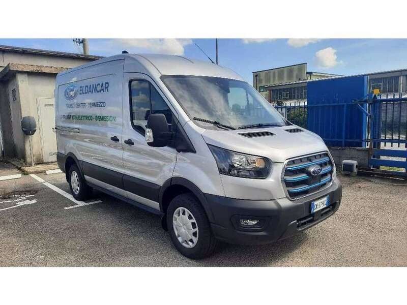 Usata Ford E-Transit 183 kW (250 CV) 2023 Grigio metallizzato Furgone