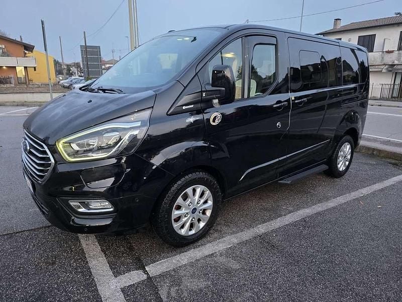 Nero Usata 2020 Ford Tourneo Custom Furgone | 28.900 € - Immagine 1/4