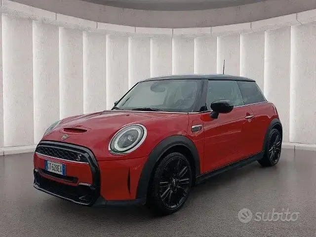 Begagnad Mini Cooper S Classic 178 HK (130 kW) 2023 Röd Halvkombi