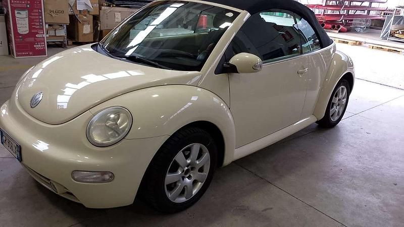 Usata VW New Beetle Cabriolet 101 CV (74 kW) 2004 Beige Cabrio