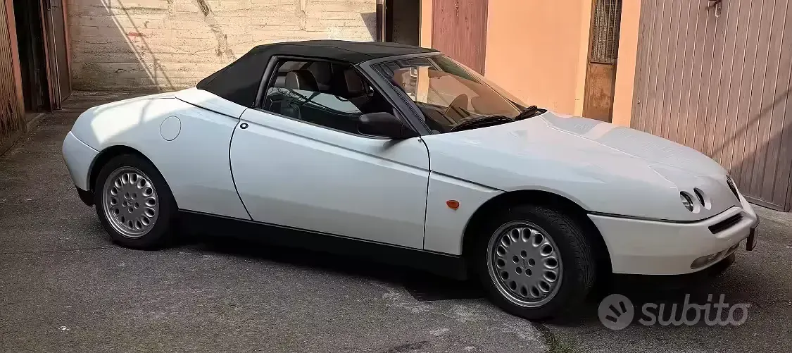 Usata Alfa Romeo Spider 117 CV (86 kW) 1996 Bianco Cabrio