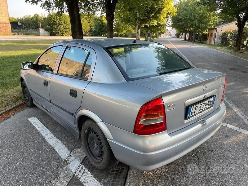 Usata Opel Astra 2002 Grigio Berlina