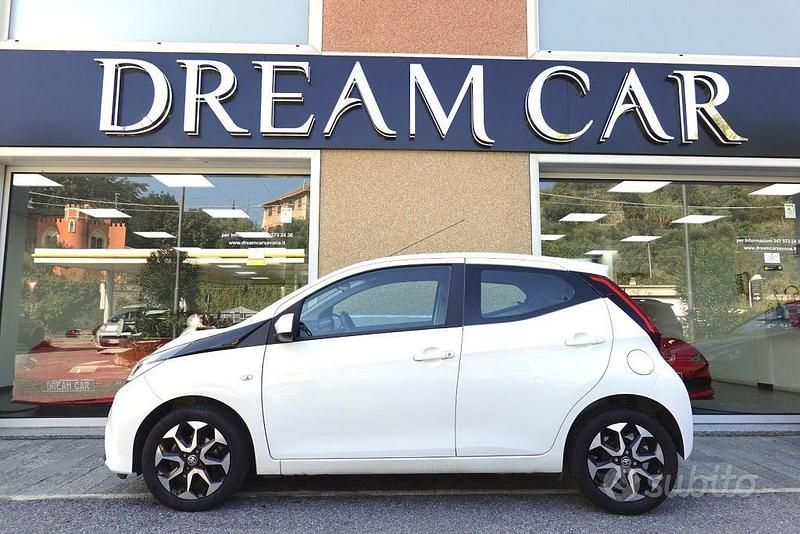 Usata Toyota Aygo X-play 72 CV (52 kW) 2018 Bianco pastello Utilitaria