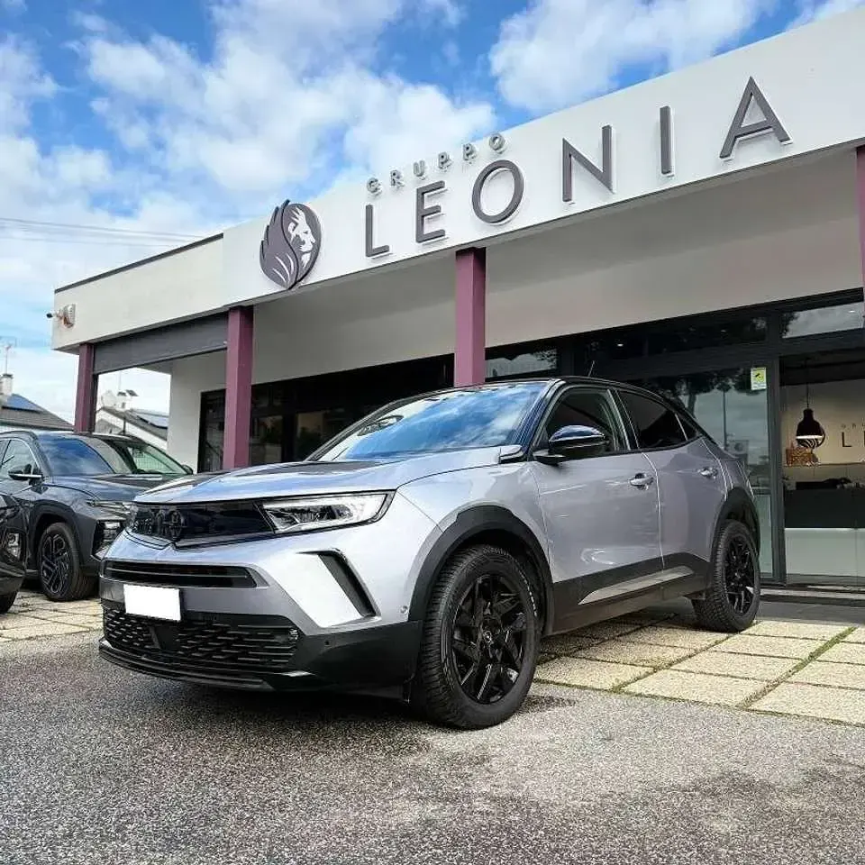 Usata Opel Mokka S 101 CV (74 kW) 2024 Kontrast grey SUV