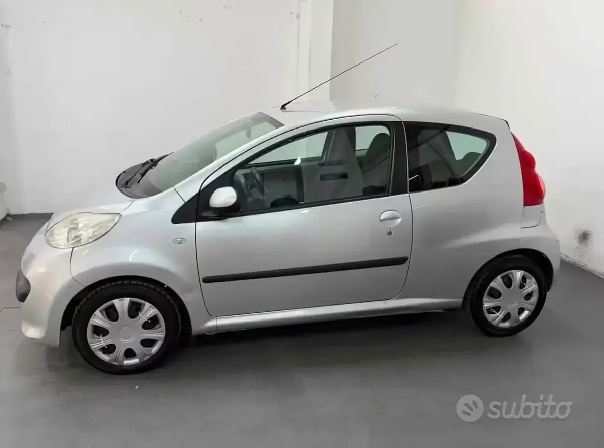 Usata Peugeot 107 68 CV (50 kW) 2006 Utilitaria
