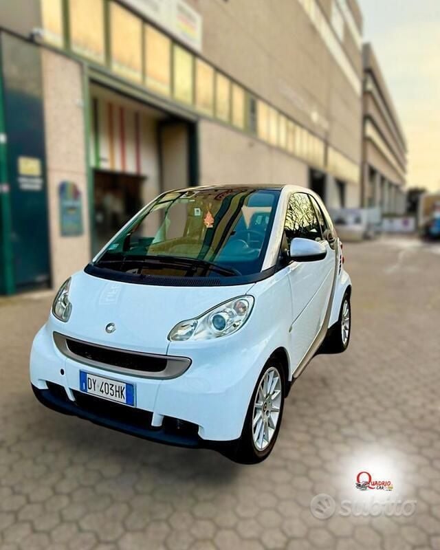 Usata 2009 Smart ForTwo Coupé Utilitaria | 6000 € (Buon prezzo) - Immagine 1/4