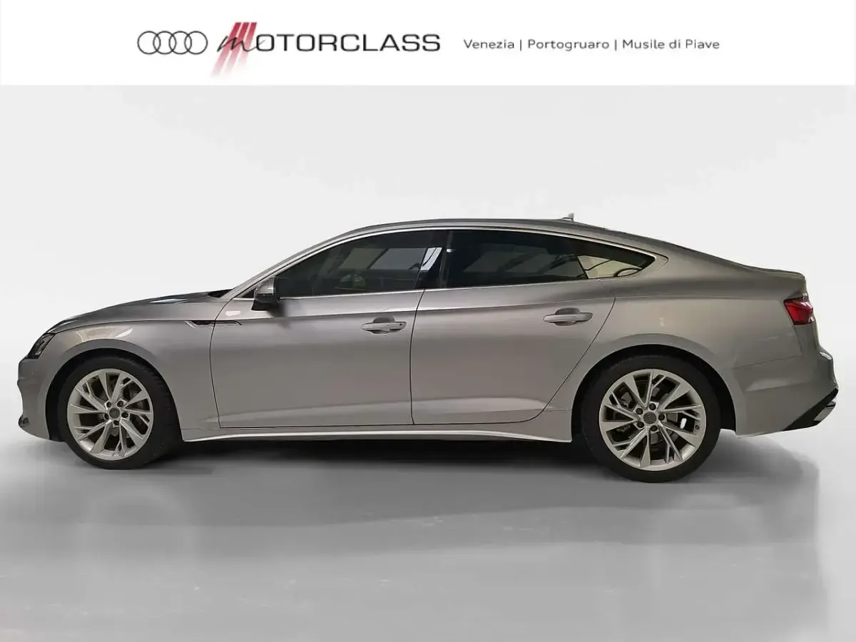 Usata Audi A5 Sportback Advanced 190 CV (139 kW) 2020 L5 argento fioretto metallizza Utilitaria