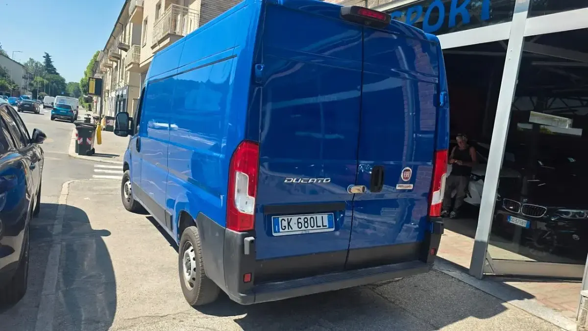 Usata Fiat Ducato 33 140 CV (102 kW) 2022 Blu Furgone