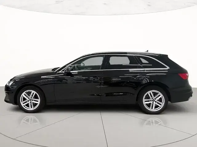 Begagnad Audi A4 Business 163 HK (119 kW) 2024 Svart Kombi