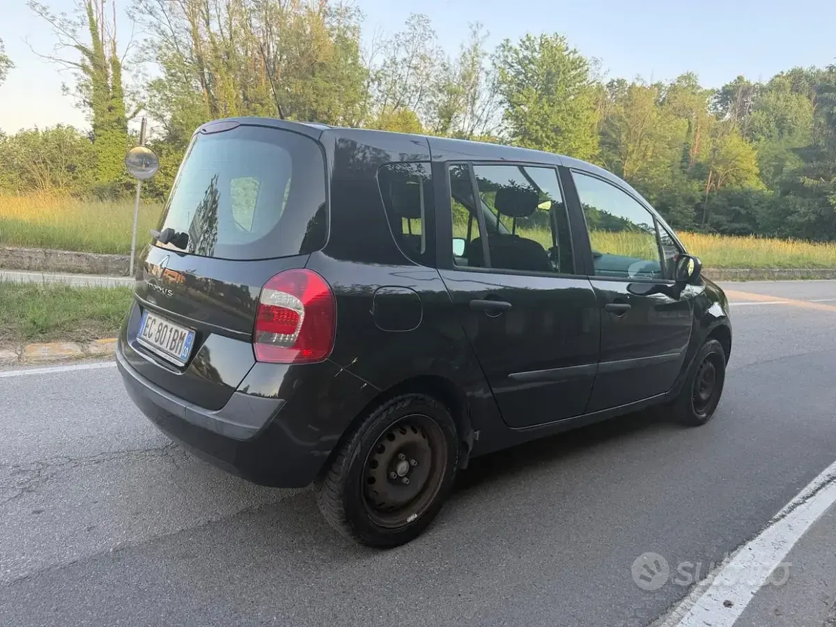 Usata Renault Modus Dynamique 101 CV (74 kW) 2010 Nero Monovolume