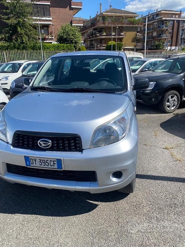 Argento Usata 2009 Daihatsu Terios HIRO SUV | 7500 € (Molto cara) - Immagine 1/4