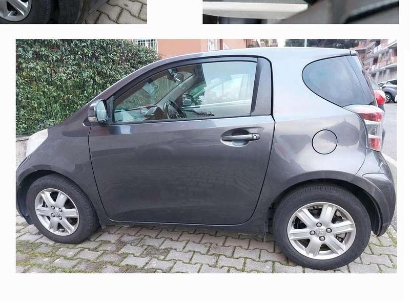 Usata Toyota iQ Sol 68 CV (50 kW) 2011 Grigio Utilitaria