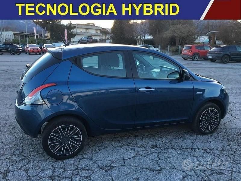 Usata Lancia Ypsilon Silver 69 CV (50 kW) 2023 Blu/azzurro Utilitaria