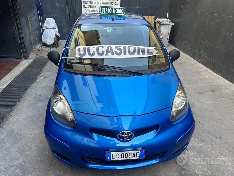 Usata Toyota Aygo Connect Style 68 CV (50 kW) 2010 Blu Utilitaria