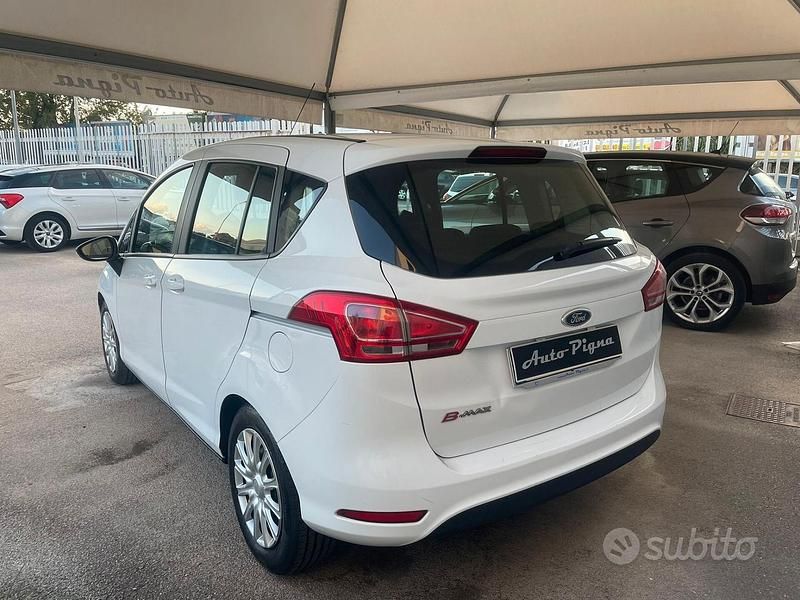 Usado Ford B-MAX 90 CV (66 kW) 2015 Blanco Monovolumen