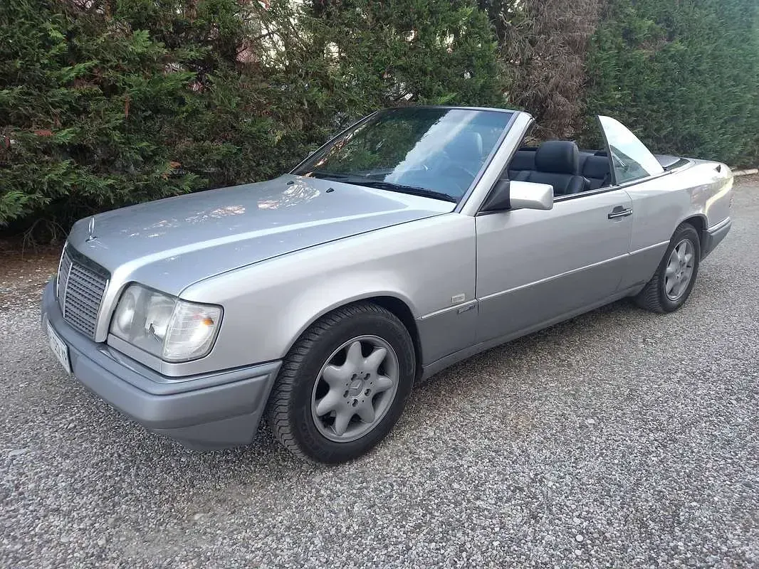 Usata Mercedes E200 359 CV (264 kW) 1997 Cabrio