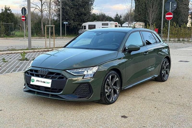 Verde Usata 2024 Audi A3 Sportback S-Line Due volumi | 33.900 € (Buon prezzo) - Immagine 1/4