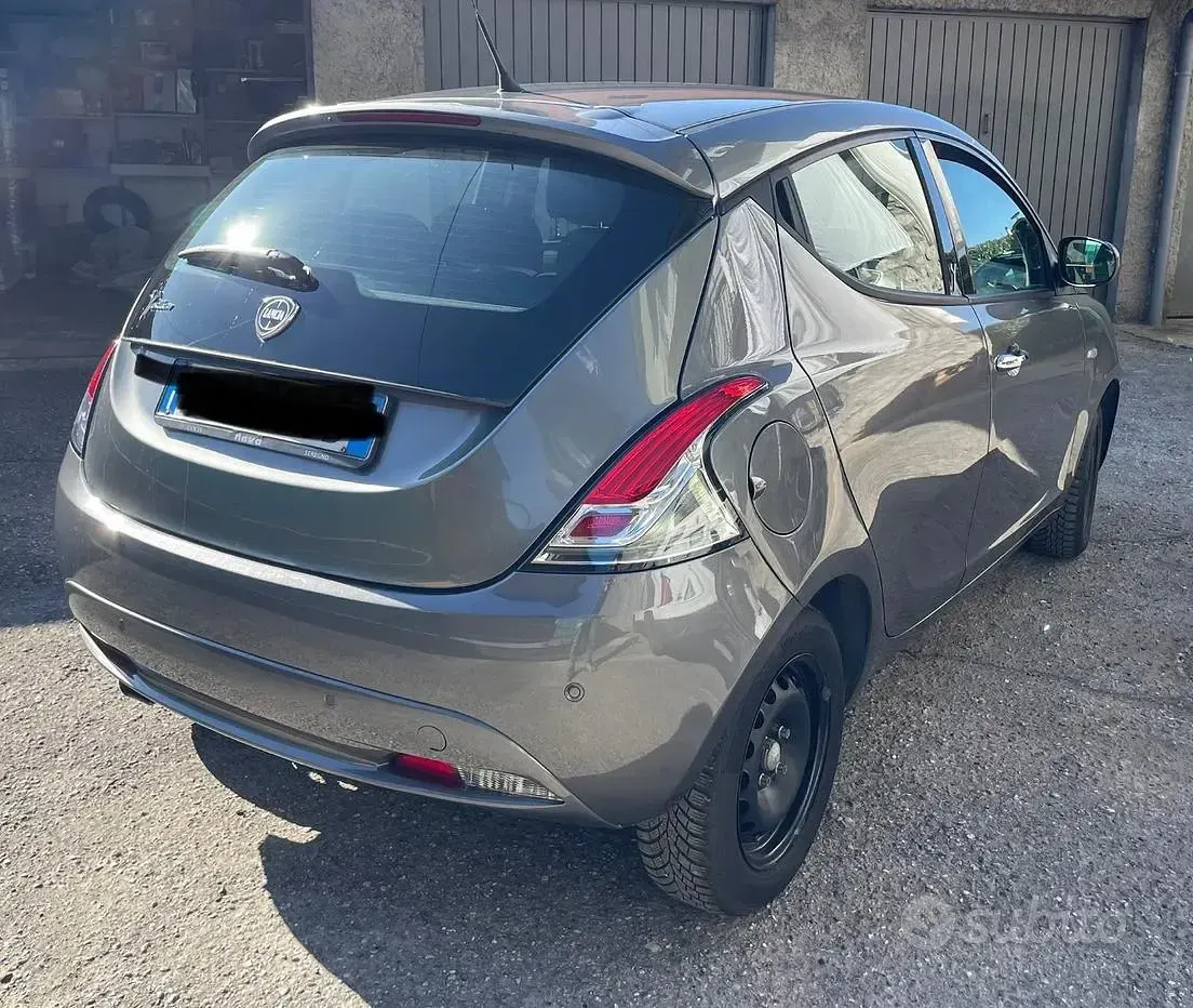 Usata Lancia Ypsilon Gold 95 CV (69 kW) 2017 Grigio Utilitaria