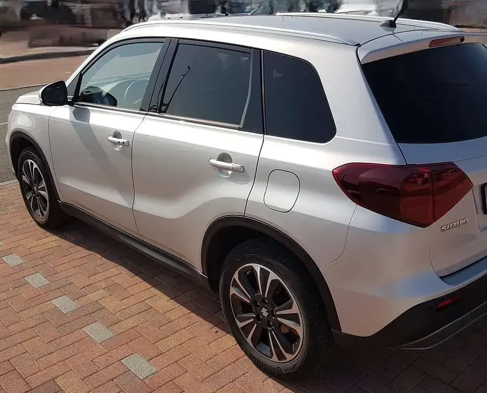 Usata Suzuki Vitara 129 CV (94 kW) 2024 Argento SUV