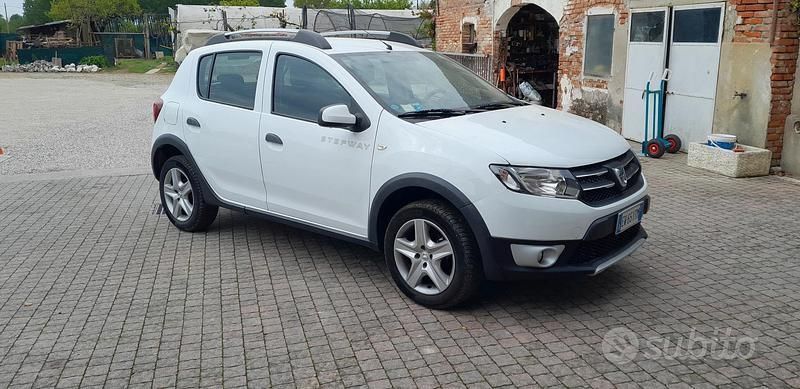 Usata Dacia Sandero Stepway 90 CV (66 kW) 2014 Bianco Berlina