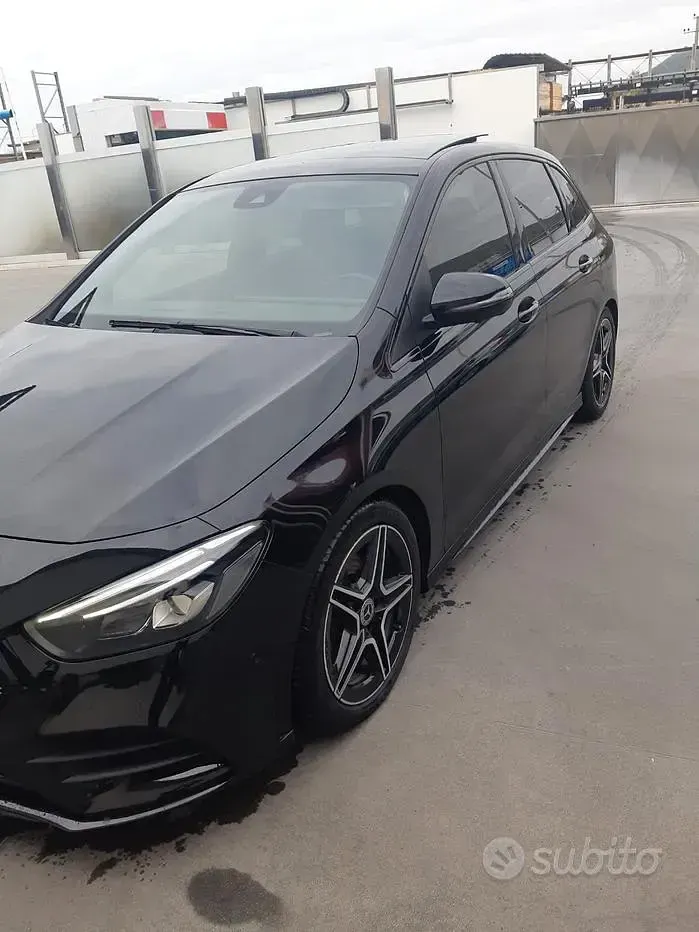 Usata Mercedes B200 150 CV (110 kW) 2020 Nero Utilitaria